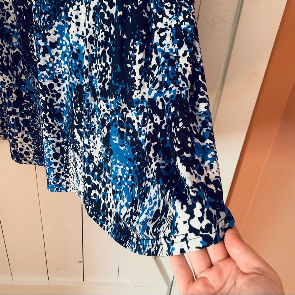 Women's 5XL Blouse Top Tee Crew Neck Flowy Blue Black White Pattern - Picture 5 of 11